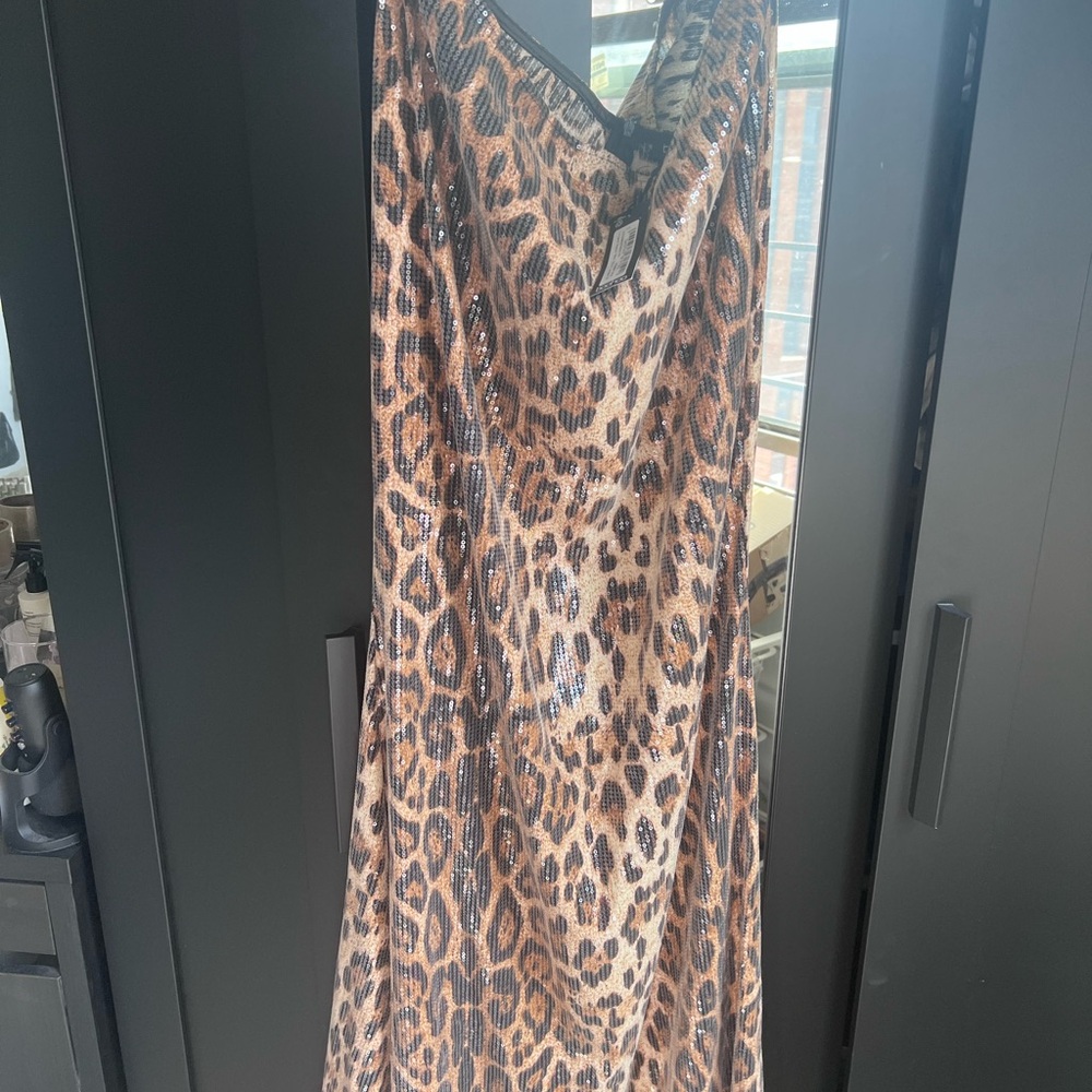 Boohoo Sequin Leopard Print skirt in Black and Brown 43 inch long . Size 12